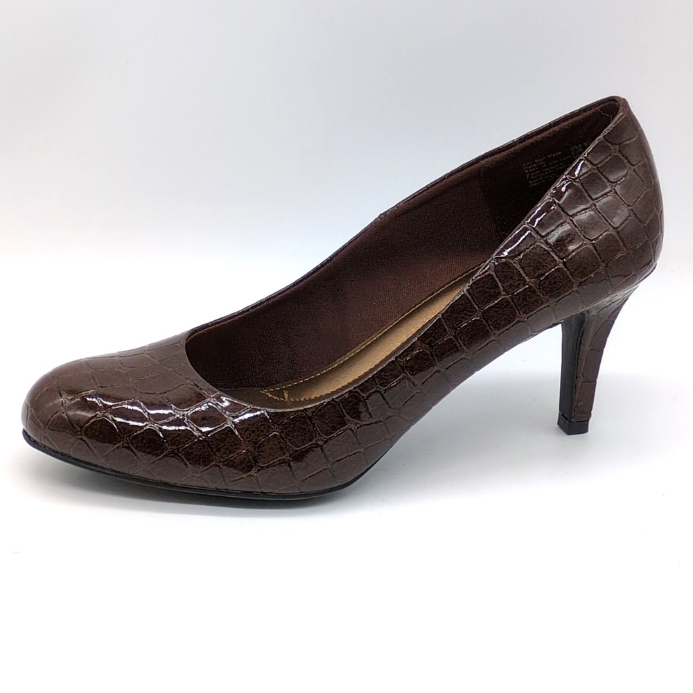 Predictions Pumps Womens Brown Croc 9.5 Classic Slip On Shoe Comfort Plus 134563